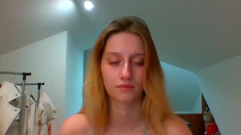 Snapshot of luna_xsensual chatting on 2, 12, 2024 L U N A online show from 2, 12, 2024