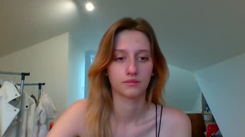 Snapshot of luna_xsensual chatting on 4, 12, 2024 L U N A online show from 4, 12, 2024