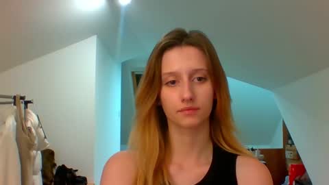 Snapshot of luna_xsensual chatting on 27, 12, 2024 L U N A online show from 27, 12, 2024
