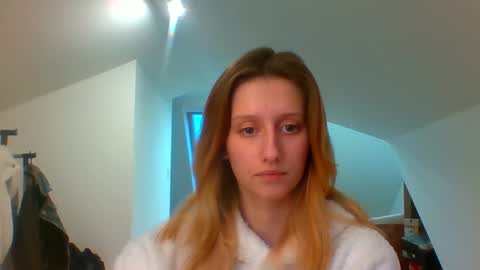 Snapshot of luna_xsensual chatting on 8, 1, 2025 L U N A online show from 8, 1, 2025