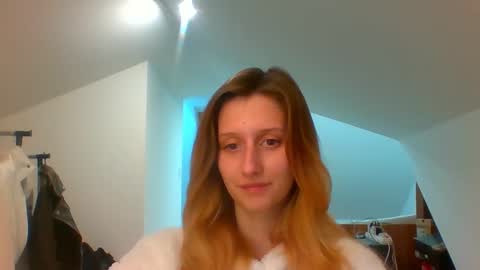 Snapshot of luna_xsensual chatting on 8, 1, 2025 L U N A online show from 8, 1, 2025