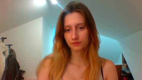 Snapshot of luna_xsensual chatting on 17, 1, 2025 L U N A online show from 17, 1, 2025
