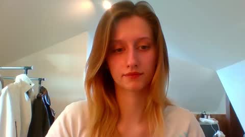 Snapshot of luna_xsensual chatting on 19, 2, 2025 L U N A online show from 19, 2, 2025