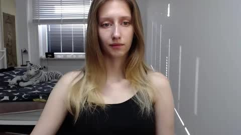 Snapshot of luna_xsensual chatting on 10, 9, 2025 L U N A online show from 10, 9, 2025