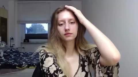 Snapshot of luna_xsensual chatting on 11, 9, 2025 L U N A online show from 11, 9, 2025