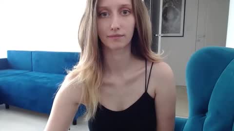 Snapshot of luna_xsensual chatting on 17, 9, 2025 L U N A online show from 17, 9, 2025