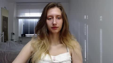 Snapshot of luna_xsensual chatting on 19, 9, 2025 L U N A online show from 19, 9, 2025
