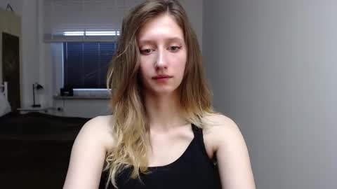 Snapshot of luna_xsensual chatting on 22, 9, 2025 L U N A online show from 22, 9, 2025