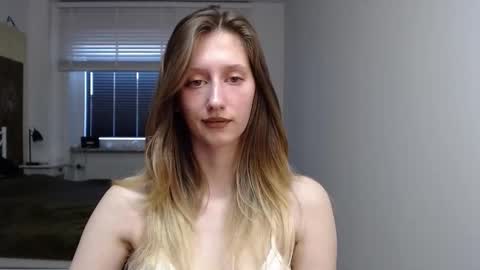 Snapshot of luna_xsensual chatting on 26, 9, 2025 L U N A online show from 26, 9, 2025