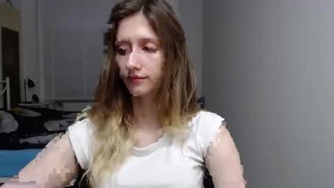 Snapshot of luna_xsensual chatting on 9, 10, 2025 L U N A online show from 9, 10, 2025