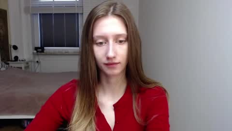 L U N A  online show from 8, 4, 2026