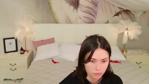 Luna online show from 4, 4, 2026