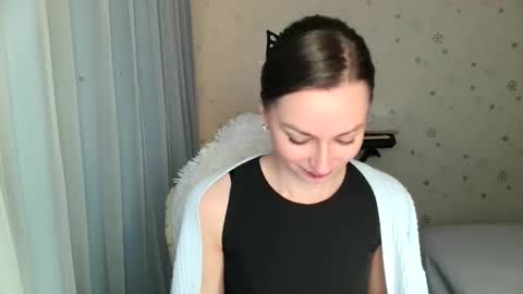 Snapshot of lunaa_bluee chatting on 5, 11, 2025 lunaa_bluee online show from 5, 11, 2025