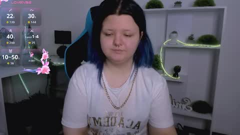 Snapshot of lunaar_ chatting on 4, 4, 2026 Luna online show from 4, 4, 2026