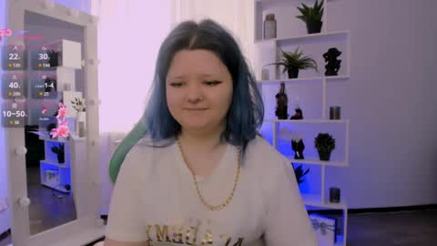 Snapshot of lunaar_ chatting on 5, 4, 2026 Luna online show from 5, 4, 2026