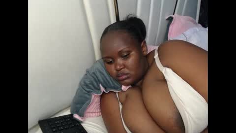 lunabloom01 online show from 28, 9, 2025