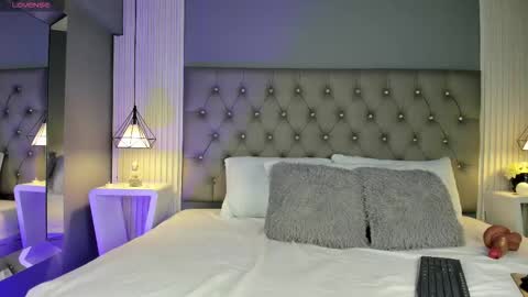 Snapshot of lunabloomn chatting on 22, 11, 2025 Luna online show from 22, 11, 2025