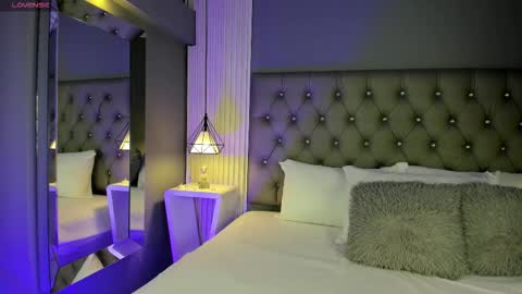 Snapshot of lunabloomn chatting on 24, 11, 2025 Luna online show from 24, 11, 2025