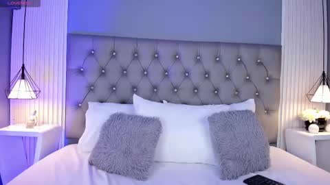 Snapshot of lunabloomn chatting on 4, 12, 2025 Luna online show from 4, 12, 2025