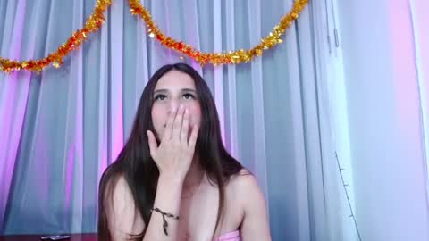 Snapshot of lunaembercs chatting on 11, 1, 2025 Luna online show from 11, 1, 2025