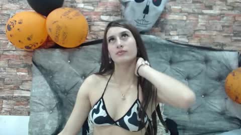 Snapshot of lunaembercs chatting on 20, 10, 2025 Luna online show from 20, 10, 2025