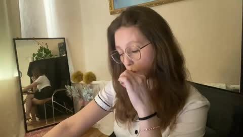 lunafeather online show from 19, 4, 2026