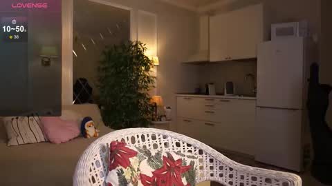 Snapshot of lunaice__ chatting on 4, 12, 2025 Luna online show from 4, 12, 2025