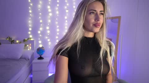 Snapshot of lunaink_ chatting on 11, 12, 2024 Laura online show from 11, 12, 2024