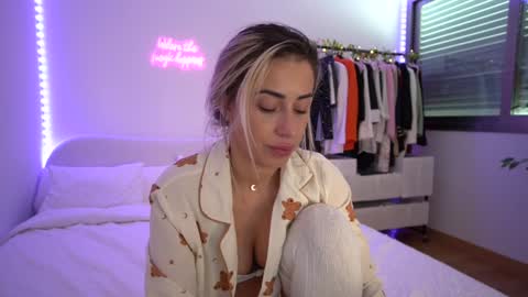 Snapshot of lunaink_ chatting on 15, 1, 2025 Laura online show from 15, 1, 2025