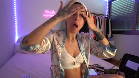 Snapshot of lunaink_ chatting on 24, 1, 2025 Laura online show from 24, 1, 2025