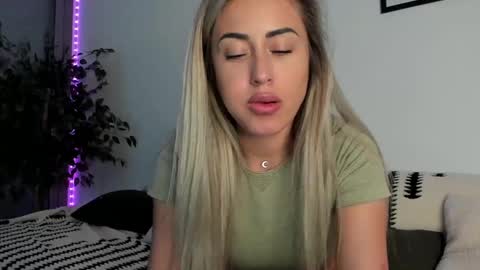 Snapshot of lunaink_ chatting on 8, 2, 2025 Laura online show from 8, 2, 2025