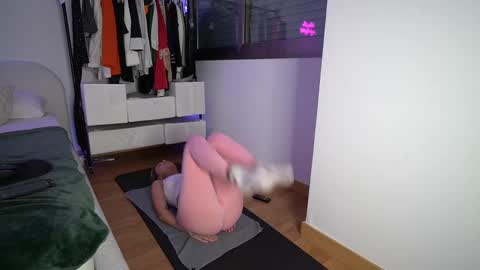 Snapshot of lunaink_ chatting on 27, 2, 2025 Laura online show from 27, 2, 2025