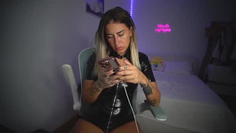 Snapshot of lunaink_ chatting on 10, 10, 2025 Laura online show from 10, 10, 2025