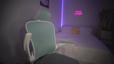 Snapshot of lunaink_ chatting on 15, 10, 2025 Laura online show from 15, 10, 2025