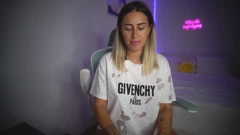 Snapshot of lunaink_ chatting on 28, 10, 2025 Laura online show from 28, 10, 2025