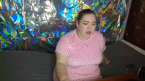 Snapshot of lunakissa_74 chatting on 15, 12, 2025 Viktoria online show from 15, 12, 2025