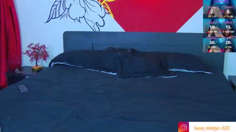 Luna online show from 6, 4, 2026