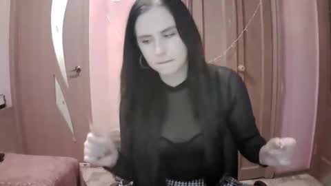 lunamystique_ online show from 1, 2, 2025