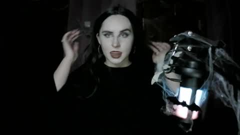 lunamystique_ online show from 27, 10, 2025