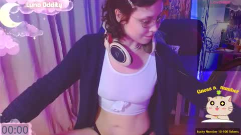 Snapshot of lunaoddity chatting on 5, 10, 2025 Luna online show from 5, 10, 2025