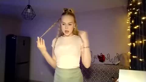 lunapeony online show from 9, 3, 2026