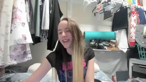 Snapshot of lunapixie2020 chatting on 5, 12, 2024 lunapixie2020 online show from 5, 12, 2024