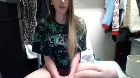 Snapshot of lunapixie2020 chatting on 10, 3, 2025 lunapixie2020 online show from 10, 3, 2025