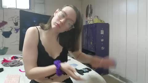 lunaquinn45 online show from 2, 3, 2025