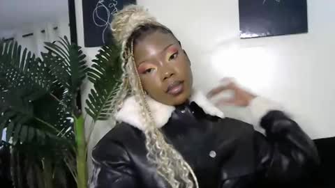 Snapshot of lunar_chocolate000 chatting on 22, 4, 2026 Smiley online show from 22, 4, 2026