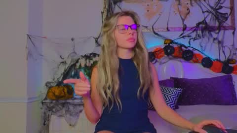 Luna Rishi online show from 21, 10, 2025