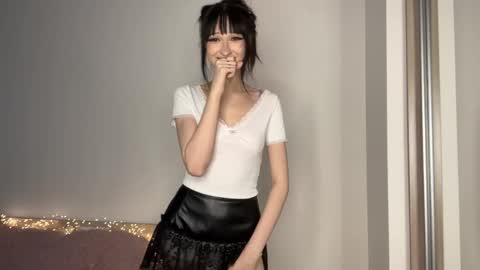 LunarMoly online show from 15, 4, 2026