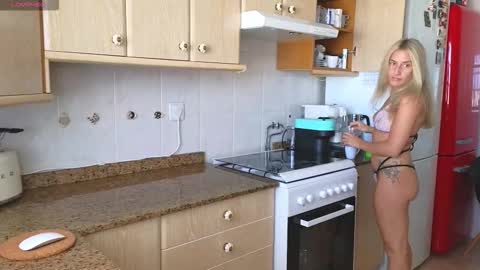 Snapshot of lunary_mix chatting on 8, 11, 2025 Luna online show from 8, 11, 2025