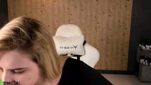 Snapshot of lunasshine chatting on 6, 2, 2026 LunasShine online show from 6, 2, 2026