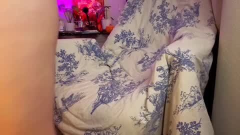 Snapshot of lunatale chatting on 24, 10, 2025 Kate online show from 24, 10, 2025